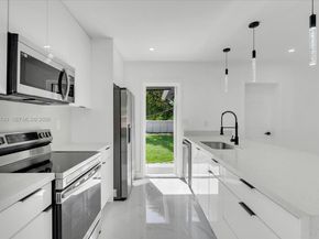 910 NW 133rd St, North Miami FL 33168