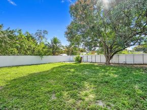 910 NW 133rd St, North Miami FL 33168