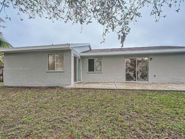10897 Grandview Ct, Royal Palm Beach FL 33411