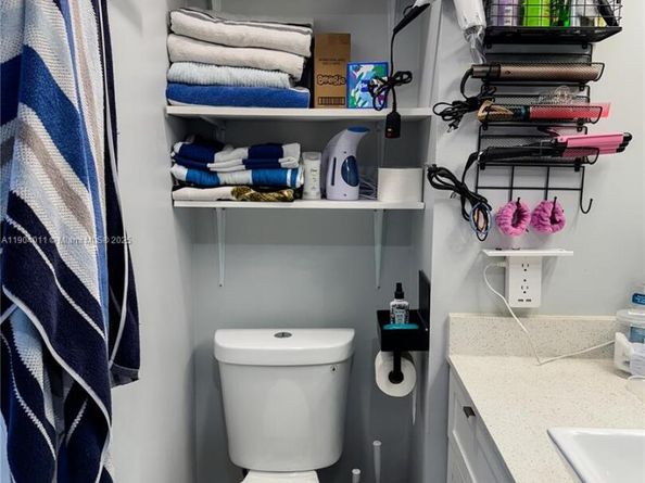 841 NE 207th Ln 3204, Miami FL 33179