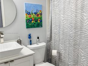 841 NE 207th Ln 3204, Miami FL 33179