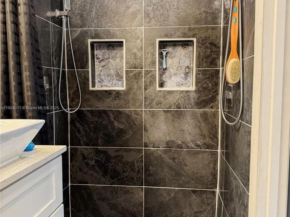 841 NE 207th Ln 3204, Miami FL 33179