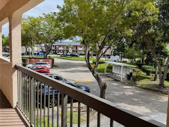 841 NE 207th Ln 3204, Miami FL 33179