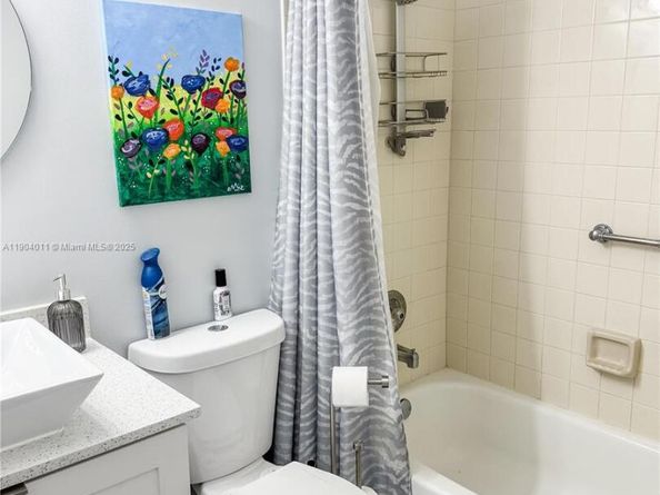 841 NE 207th Ln 3204, Miami FL 33179