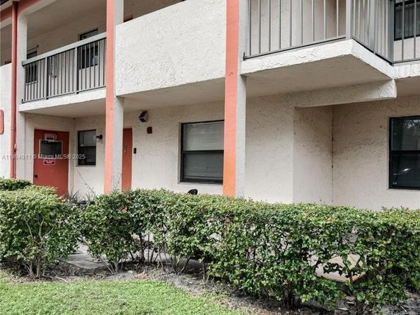 841 NE 207th Ln 3204, Miami FL 33179