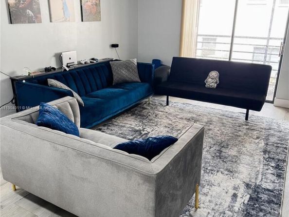 841 NE 207th Ln 3204, Miami FL 33179