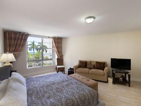 5660 Collins Ave 4B, Miami Beach FL 33140