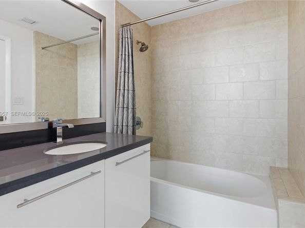 90 SW 3rd St 2408, Miami FL 33130