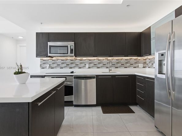 90 SW 3rd St 2408, Miami FL 33130