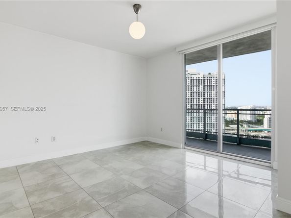 90 SW 3rd St 2408, Miami FL 33130