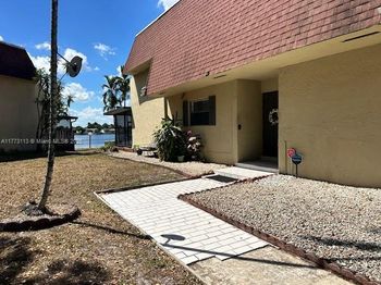 8920 Palm Tree Ln
