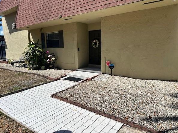 8920 Palm Tree Ln 8920, Pembroke Pines FL 33024