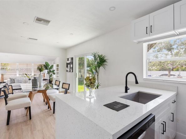 3230 Taft St, Hollywood FL 33021