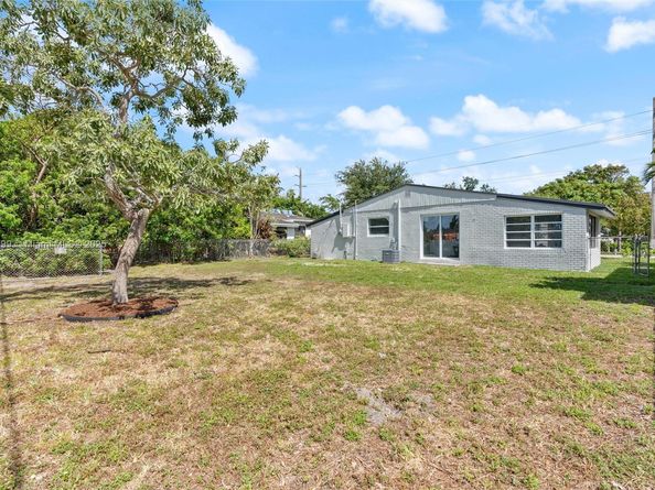 3230 Taft St, Hollywood FL 33021