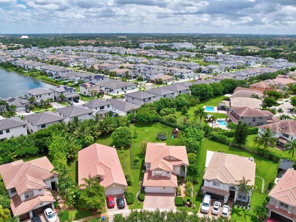 4703 SW 176th Ter, Miramar FL 33029