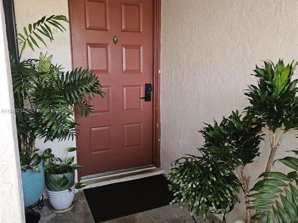 20160 NE 3rd Ct 8, Miami FL 33179