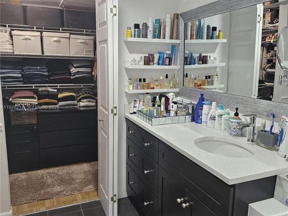 20160 NE 3rd Ct 8, Miami FL 33179