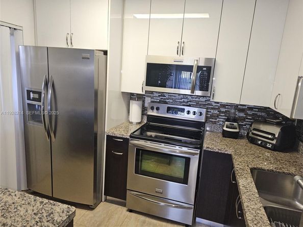 20160 NE 3rd Ct 8, Miami FL 33179