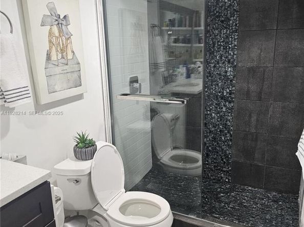 20160 NE 3rd Ct 8, Miami FL 33179