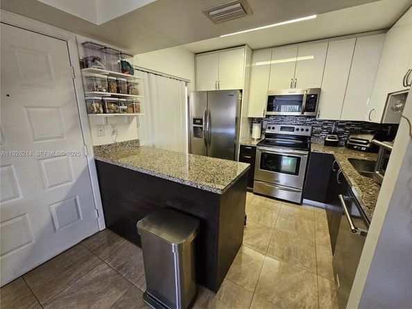 20160 NE 3rd Ct 8, Miami FL 33179