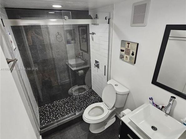 20160 NE 3rd Ct 8, Miami FL 33179