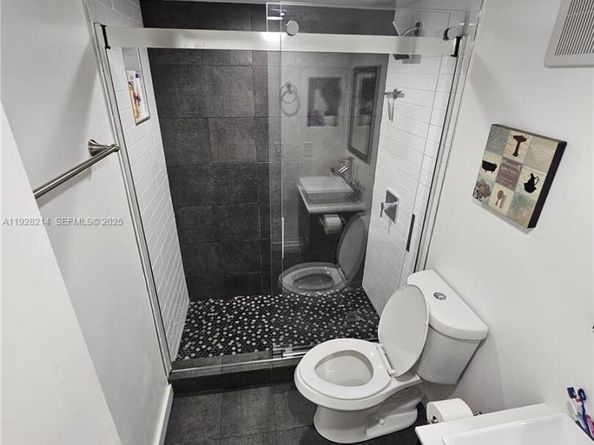 20160 NE 3rd Ct 8, Miami FL 33179