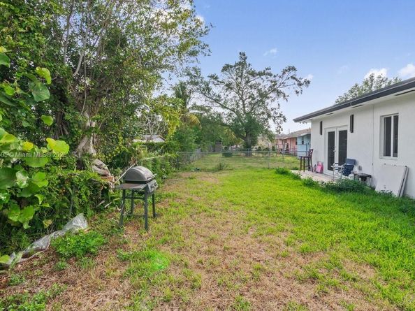 1941 NW 151st St, Miami Gardens FL 33054