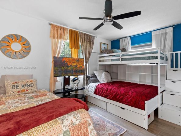 609 SW 2nd Ave, Hallandale Beach FL 33009