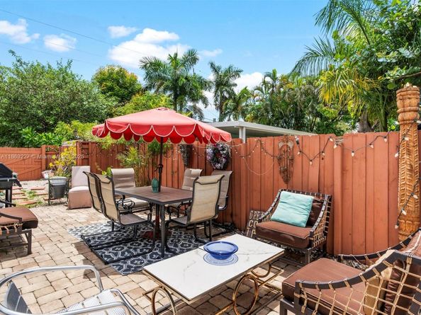 609 SW 2nd Ave, Hallandale Beach FL 33009