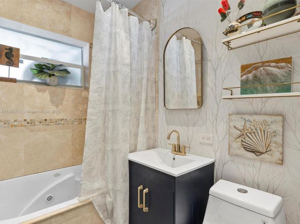 609 SW 2nd Ave, Hallandale Beach FL 33009