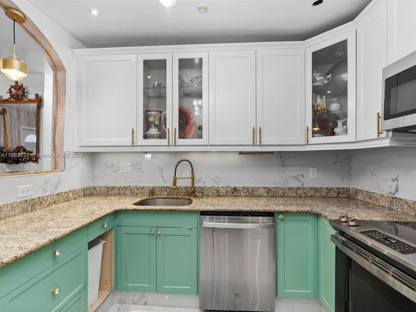 609 SW 2nd Ave, Hallandale Beach FL 33009