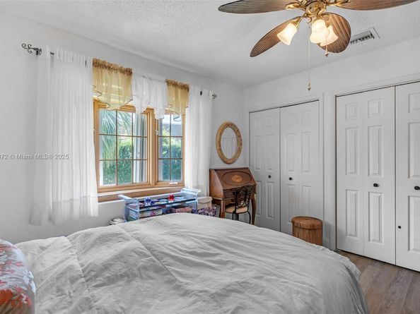 16561 Royal Poinciana Dr, Weston FL 33326