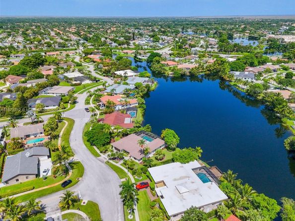 16561 Royal Poinciana Dr, Weston FL 33326