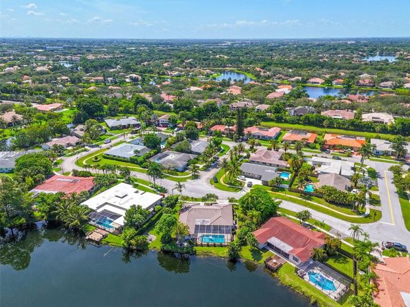 16561 Royal Poinciana Dr, Weston FL 33326