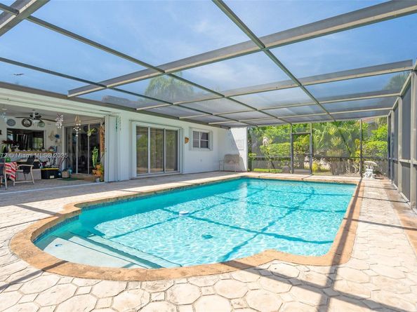 16561 Royal Poinciana Dr, Weston FL 33326