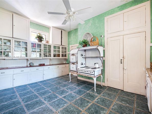 8447 E Dixie Hwy, Miami FL 33138