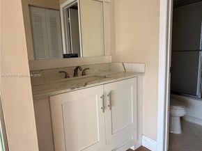 201 Lake Pointe Dr 202, Oakland Park FL 33309