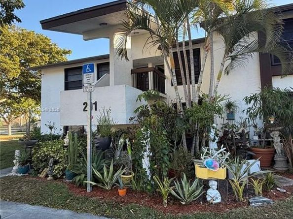 201 Lake Pointe Dr 202, Oakland Park FL 33309