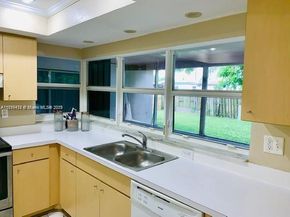 6720 NW 28th St, Sunrise FL 33313