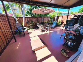 2499 SE 14th St, Homestead FL 33035