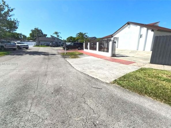 20610 SW 125th Ct, Miami FL 33177