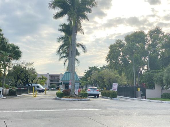 8730 SW 133rd Ave Rd 308, Miami FL 33183