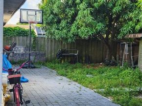 150 NW 17th Ct, Miami FL 33125