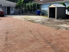 150 NW 17th Ct, Miami FL 33125