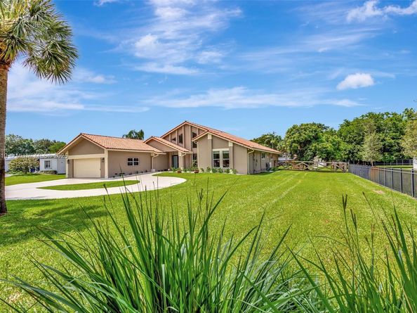 14100 SW 21st St, Davie FL 33325