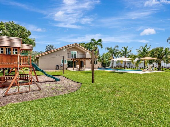 14100 SW 21st St, Davie FL 33325