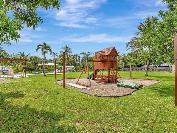 14100 SW 21st St, Davie FL 33325