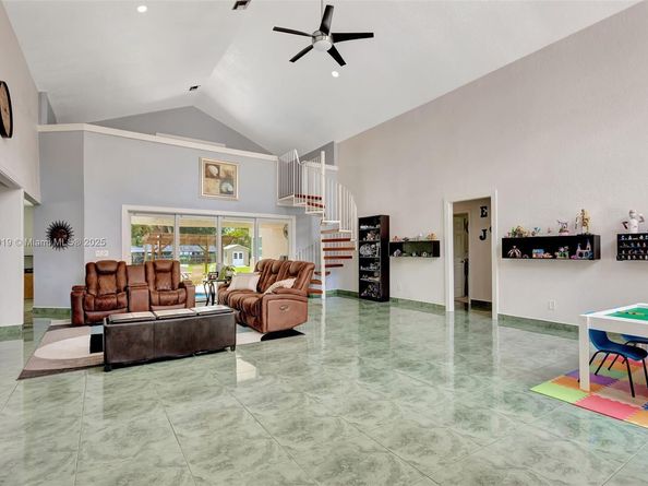 14100 SW 21st St, Davie FL 33325