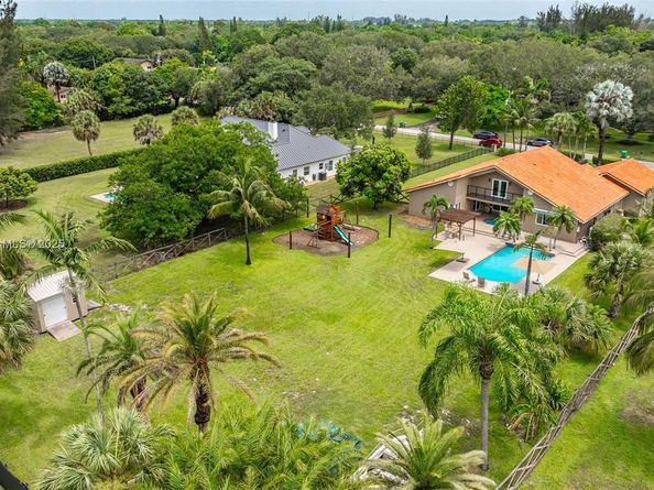 14100 SW 21st St, Davie FL 33325