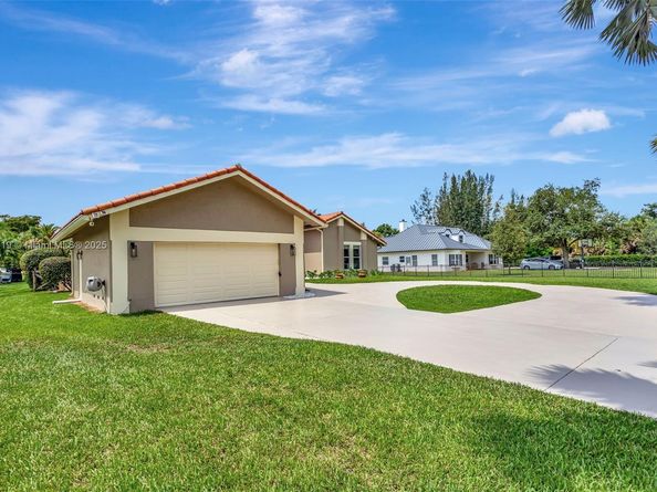 14100 SW 21st St, Davie FL 33325
